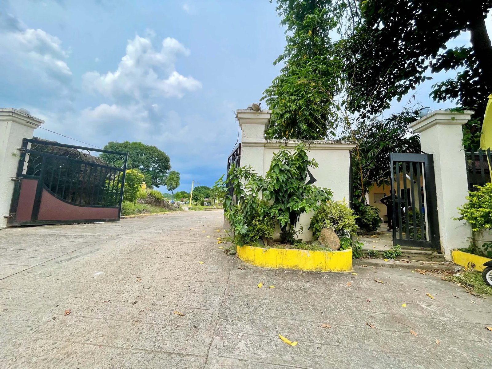 Krus Na Bato Memorial Park grounds